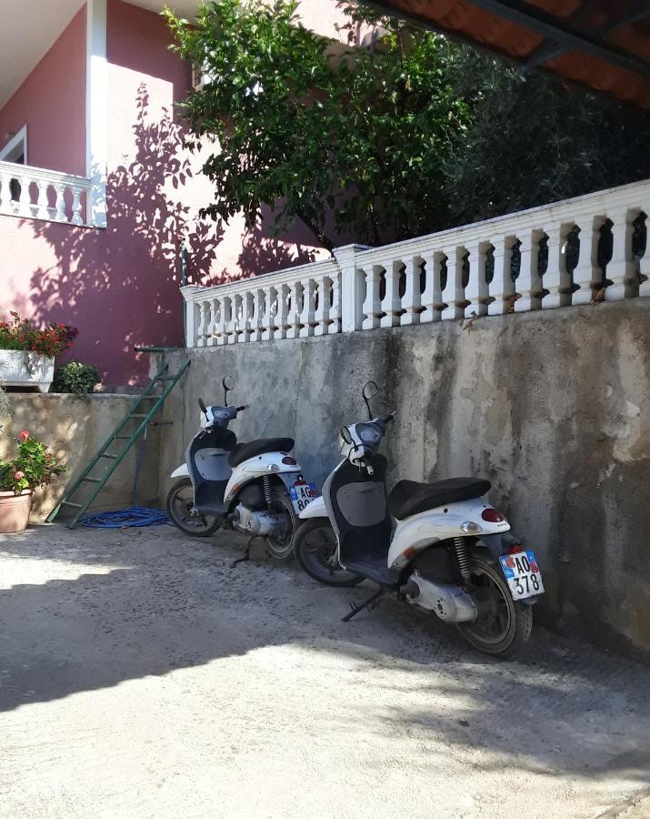 Vila Jakupi Apartamento Sarandë Exterior foto